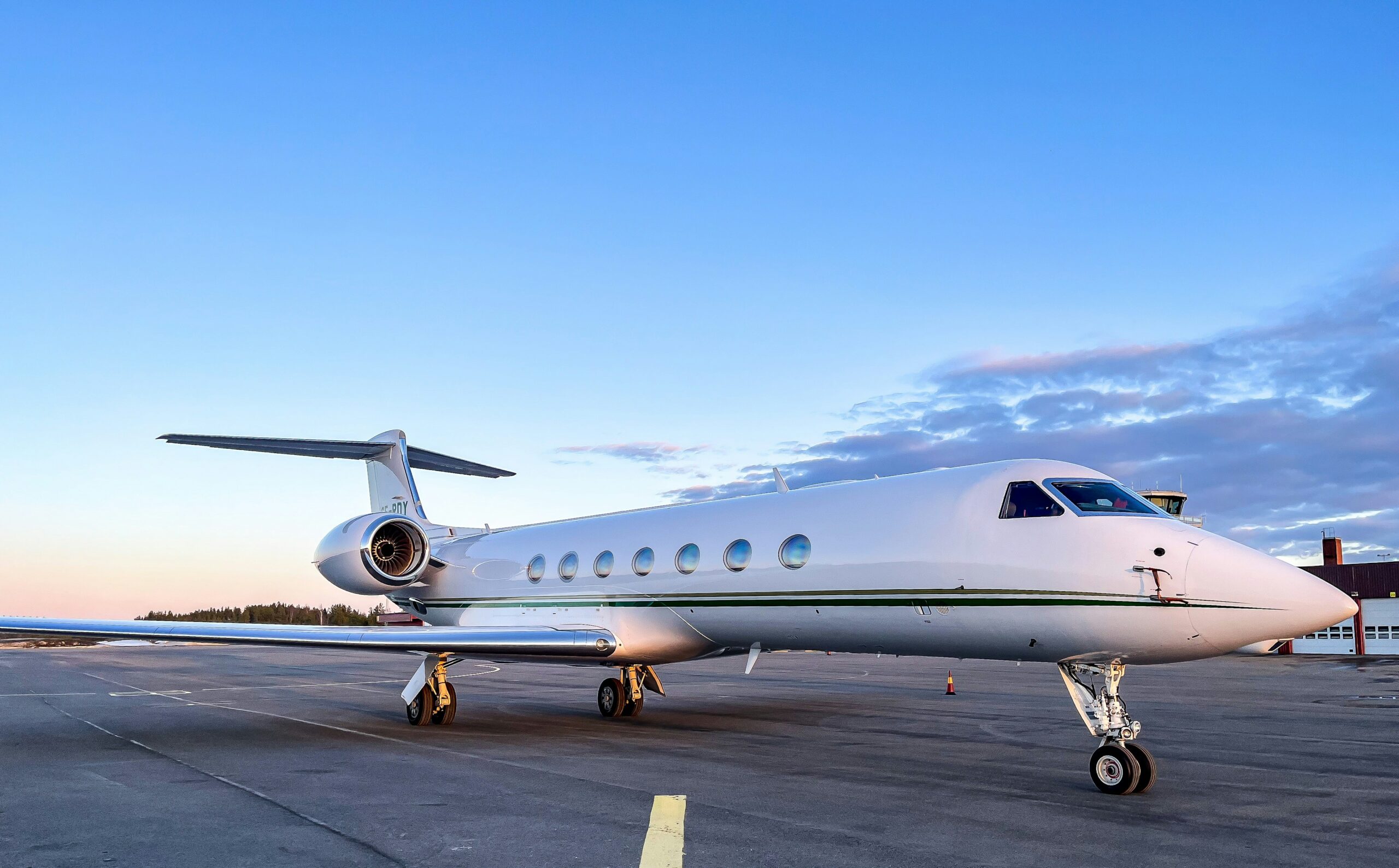 Fly with US - Flying Luxury